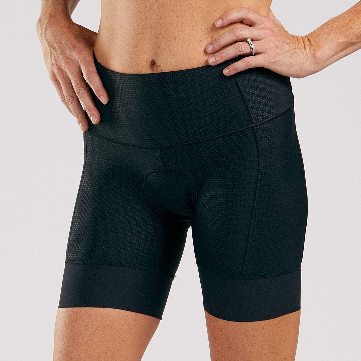 מכנס טריאתלון נשים WOMENS ELITE TRI 6" SHORT - ELITE
